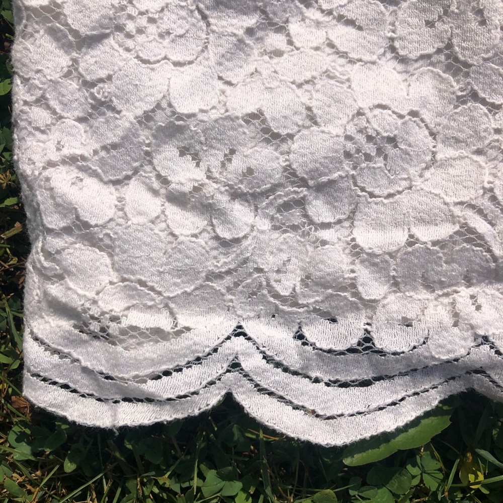 (🌸3 FOR $15 DEAL!) Hollister Lace Crop Tank - Picture 3 of 7